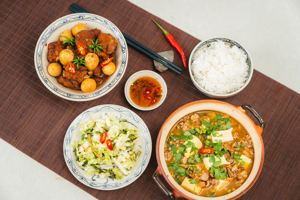Bày lên mâm cơm và thường thức